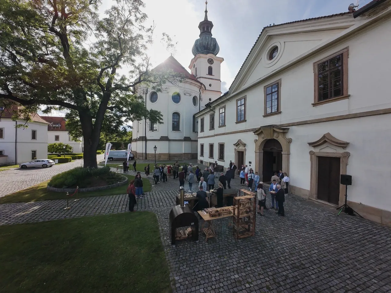 Břevnovský klášter – pohled na exteriér historického areálu